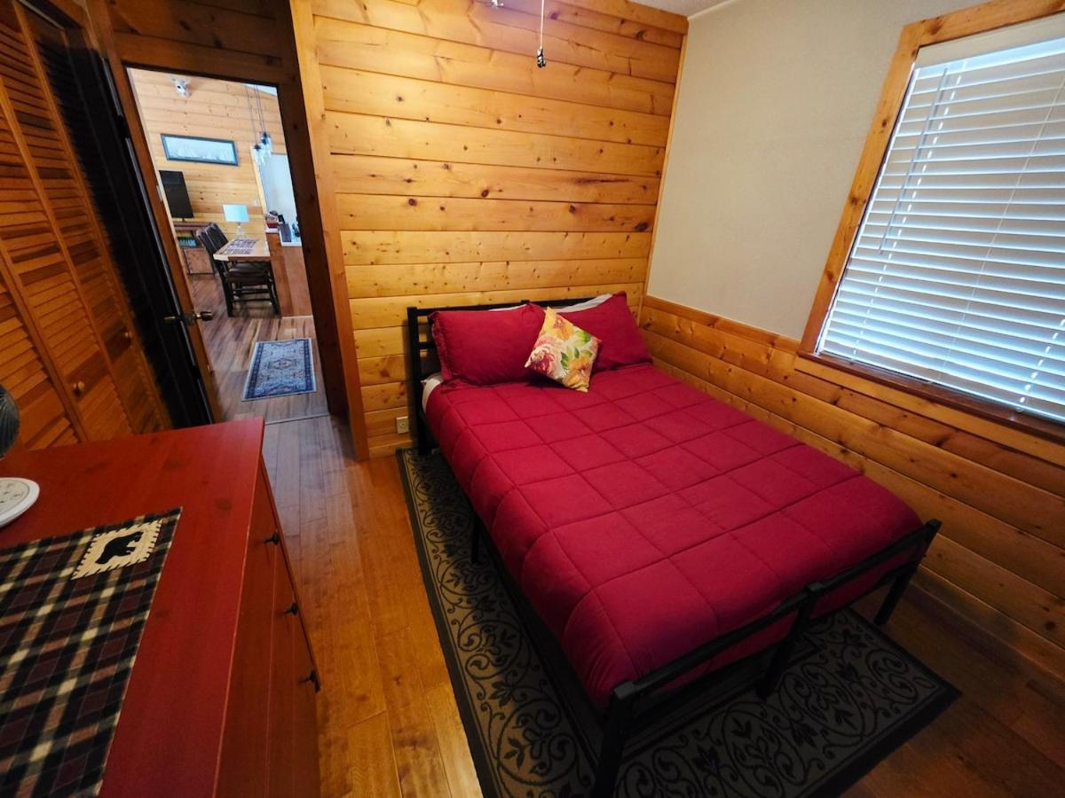 Bear Escapes II Affordable Luxury Cabin Sugarloaf Exterior photo